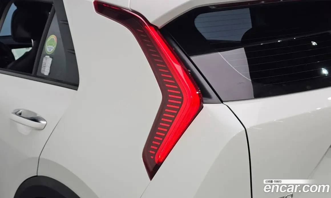 Kia Niro 2023 0.2 автомат (гидро), фото 9