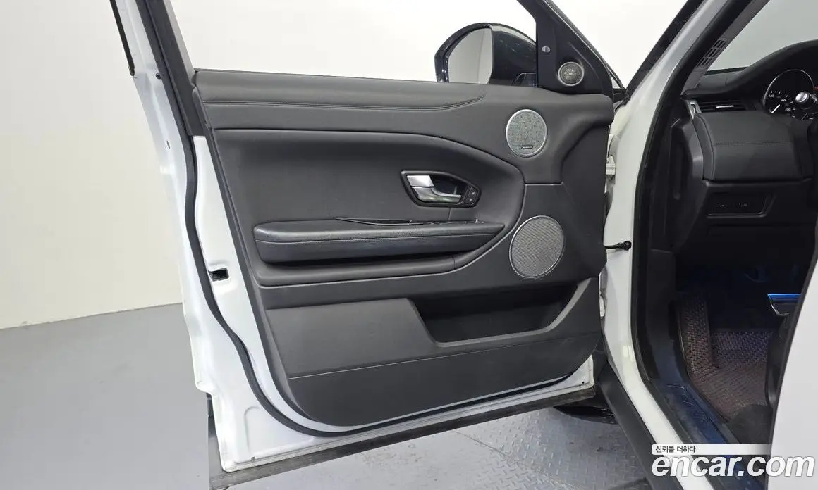 Land Rover Range Rover Evoque 2017 2.0 автомат (гидро), фото 14 Land Rover Range Rover Evoque 2017 2.0 автомат (гидро), фото 14