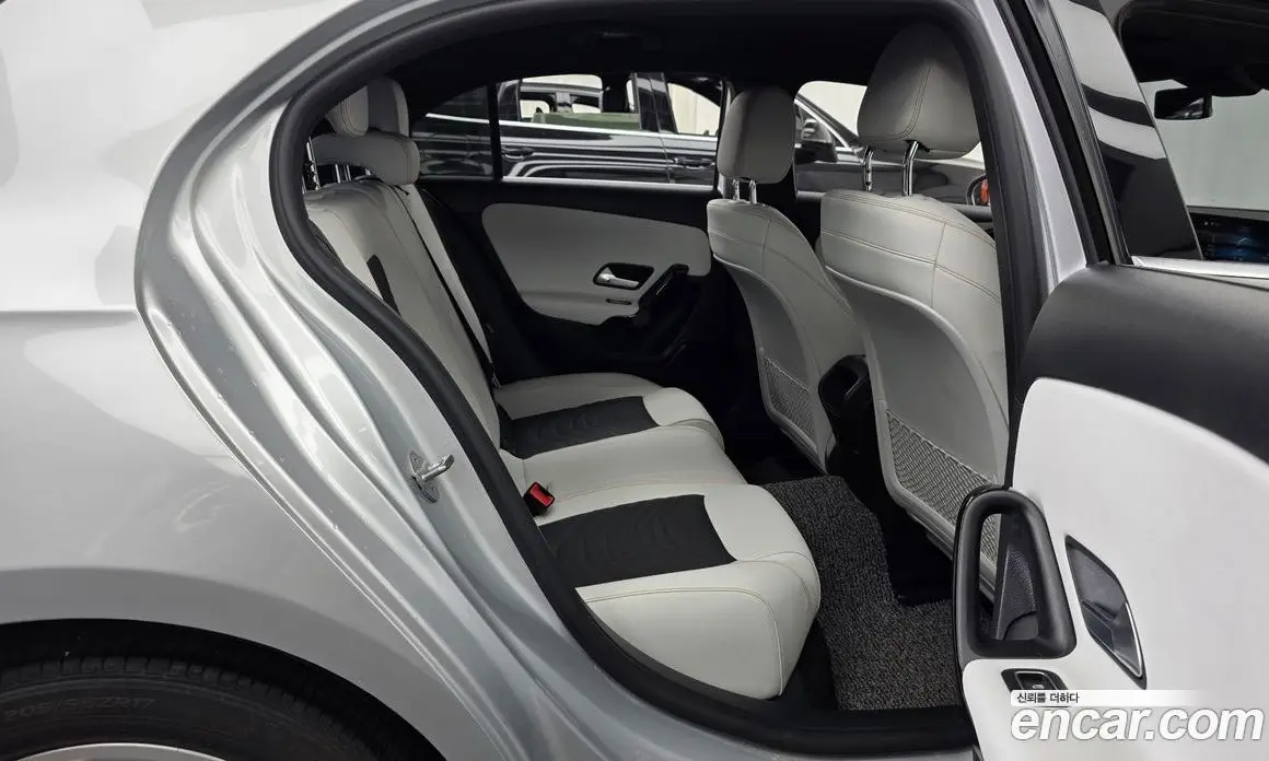 Mercedes-Benz A-Class 2019 2.0 автомат (гидро), фото 18 Mercedes-Benz A-Class 2019 2.0 автомат (гидро), фото 18