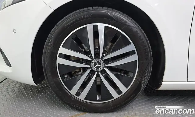Mercedes-Benz A-Class 2022 1.9 автомат (гидро), миниатюра 5