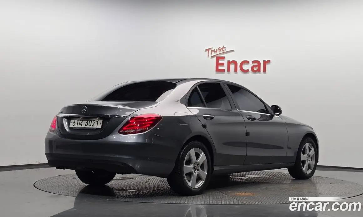 Mercedes-Benz C-Class 2017 2.0 автомат (гидро), фото 2 Mercedes-Benz C-Class 2017 2.0 автомат (гидро), фото 2