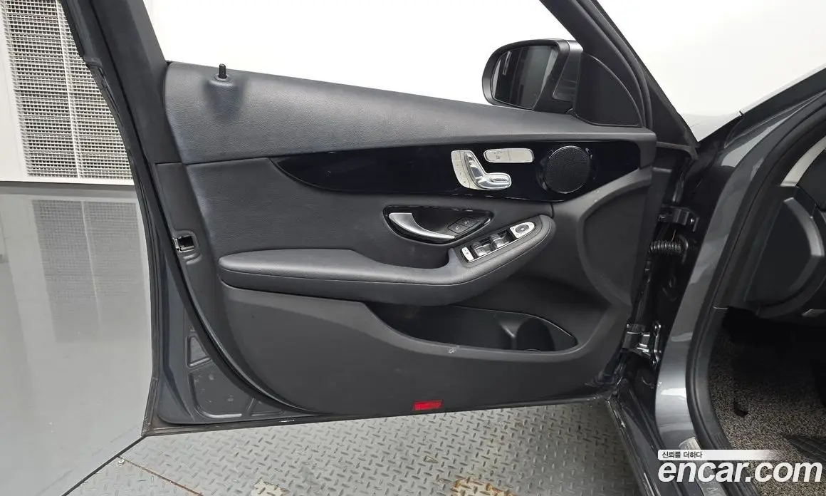 Mercedes-Benz C-Class 2017 2.0 автомат (гидро), фото 14 Mercedes-Benz C-Class 2017 2.0 автомат (гидро), фото 14