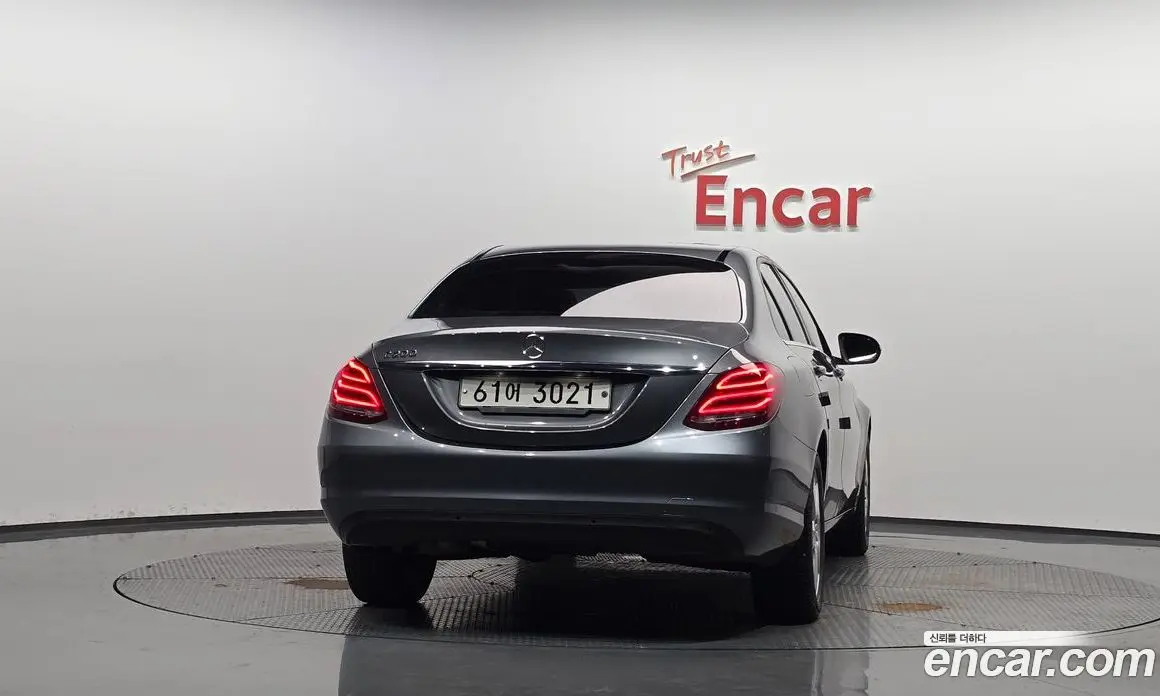 Mercedes-Benz C-Class 2017 2.0 автомат (гидро), фото 4 Mercedes-Benz C-Class 2017 2.0 автомат (гидро), фото 4