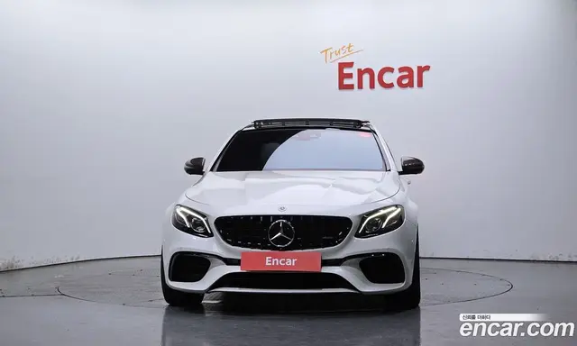Mercedes-Benz E-Class 2019 4.0 автомат (гидро), миниатюра 3