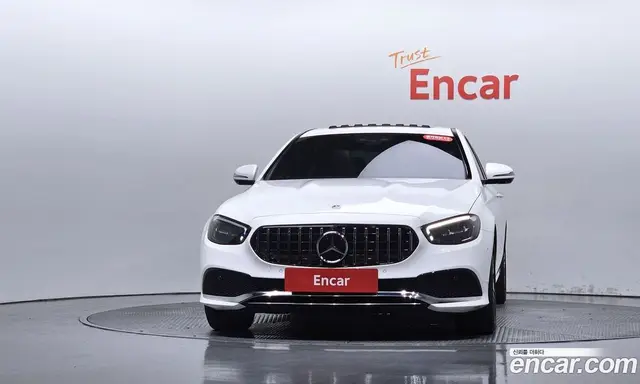 Mercedes-Benz E-Class 2022 2.0 автомат (гидро), миниатюра 2