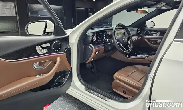 Mercedes-Benz E-Class 2022 2.0 автомат (гидро), миниатюра 12