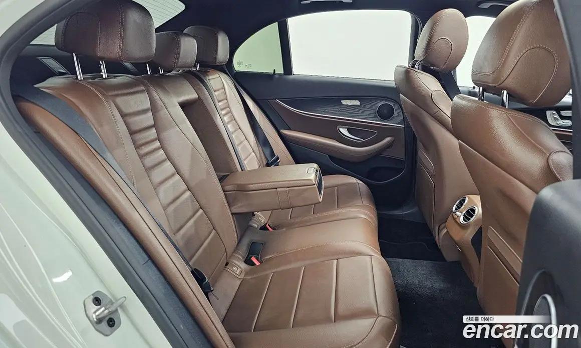 Mercedes-Benz E-Class 2022 2.0 автомат (гидро), фото 17