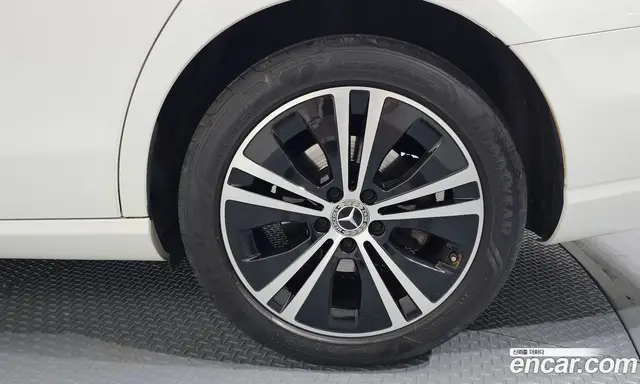 Mercedes-Benz E-Class 2022 2.0 автомат (гидро), миниатюра 6