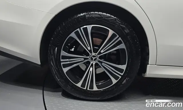 Mercedes-Benz E-Class 2025 2.0 автомат (гидро), миниатюра 4