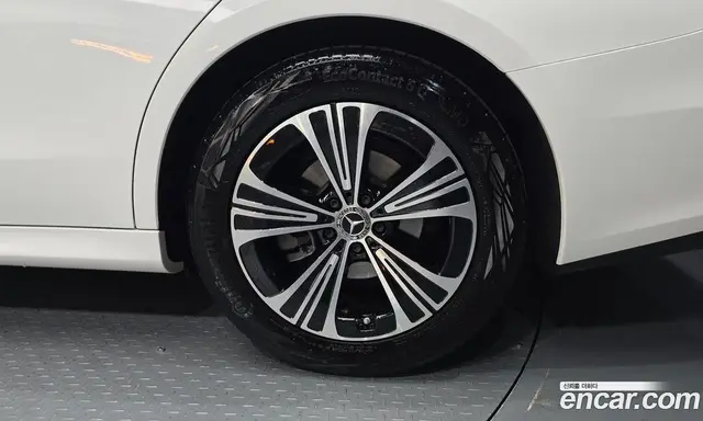 Mercedes-Benz E-Class 2025 2.0 автомат (гидро), миниатюра 6