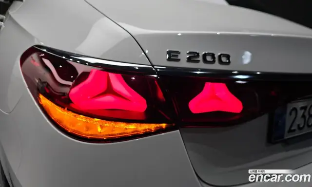 Mercedes-Benz E-Class 2025 2.0 автомат (гидро), миниатюра 8