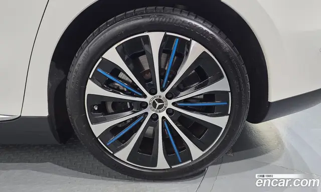 Mercedes-Benz EQE 2023 0.3 автомат (гидро), миниатюра 7