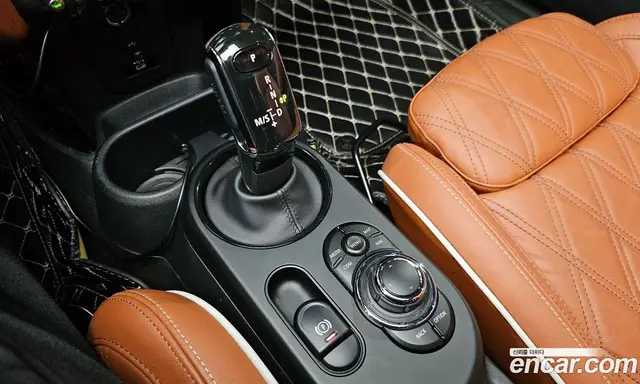 Mini Cooper Convertible 2021 2.0 автомат (гидро), миниатюра 11