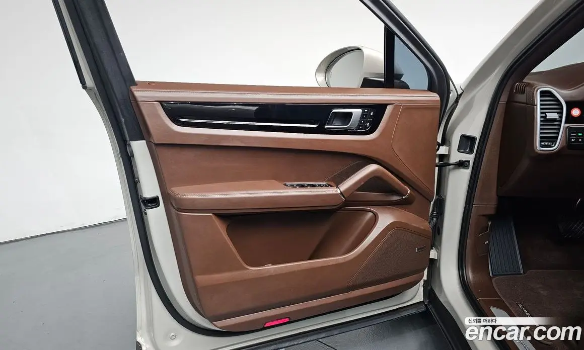 Porsche Cayenne 2023 3.0 автомат (гидро), фото 13