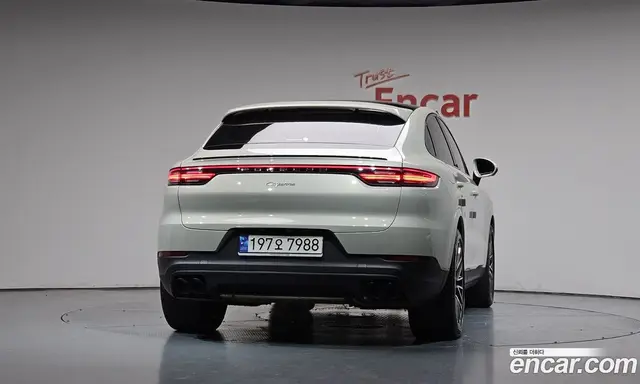 Porsche Cayenne 2023 3.0 автомат (гидро), миниатюра 3