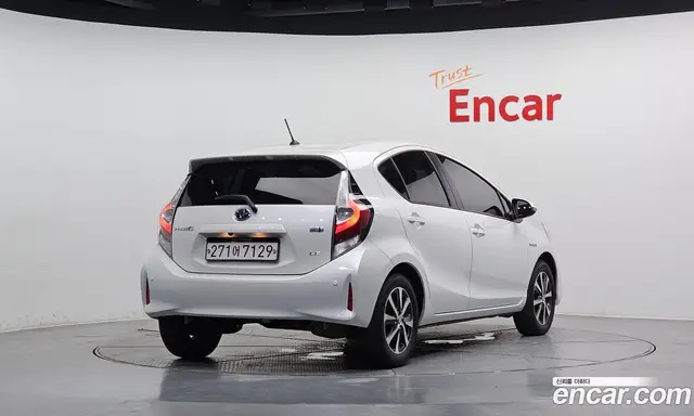 Toyota Prius 2019 1.5 автомат (гидро), миниатюра 2 Toyota Prius 2019 1.5 автомат (гидро), миниатюра 2