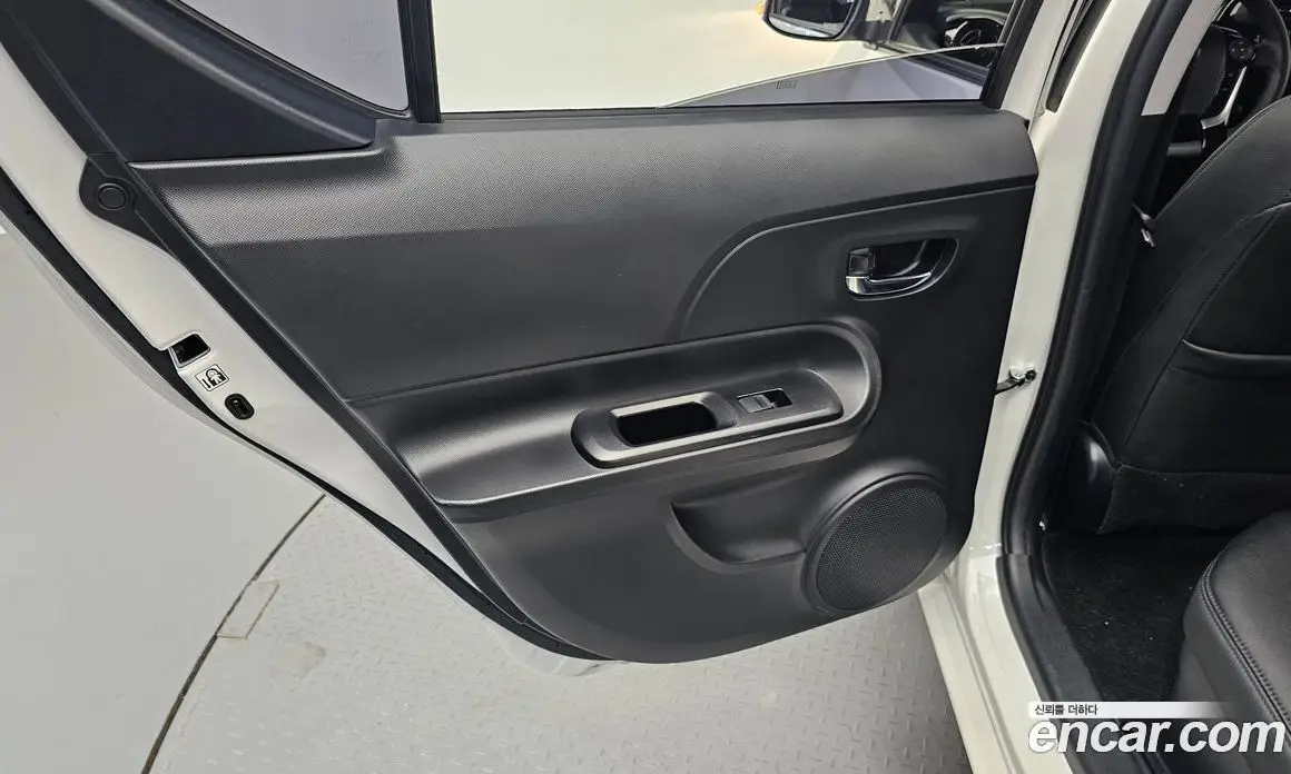 Toyota Prius 2019 1.5 автомат (гидро), фото 15 Toyota Prius 2019 1.5 автомат (гидро), фото 15