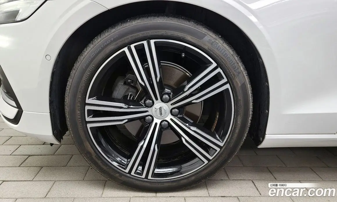 Volvo S60 2020 2.0 автомат (гидро), фото 5 Volvo S60 2020 2.0 автомат (гидро), фото 5