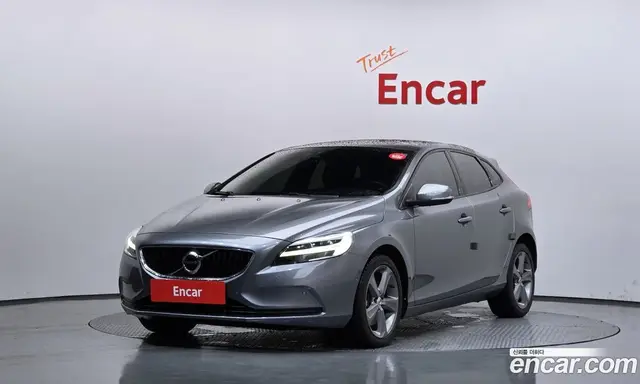 Volvo V40, 2018, 80 367 км