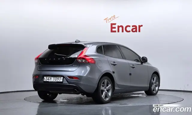 Volvo V40 2018 2.0 автомат (гидро), миниатюра 2 Volvo V40 2018 2.0 автомат (гидро), миниатюра 2