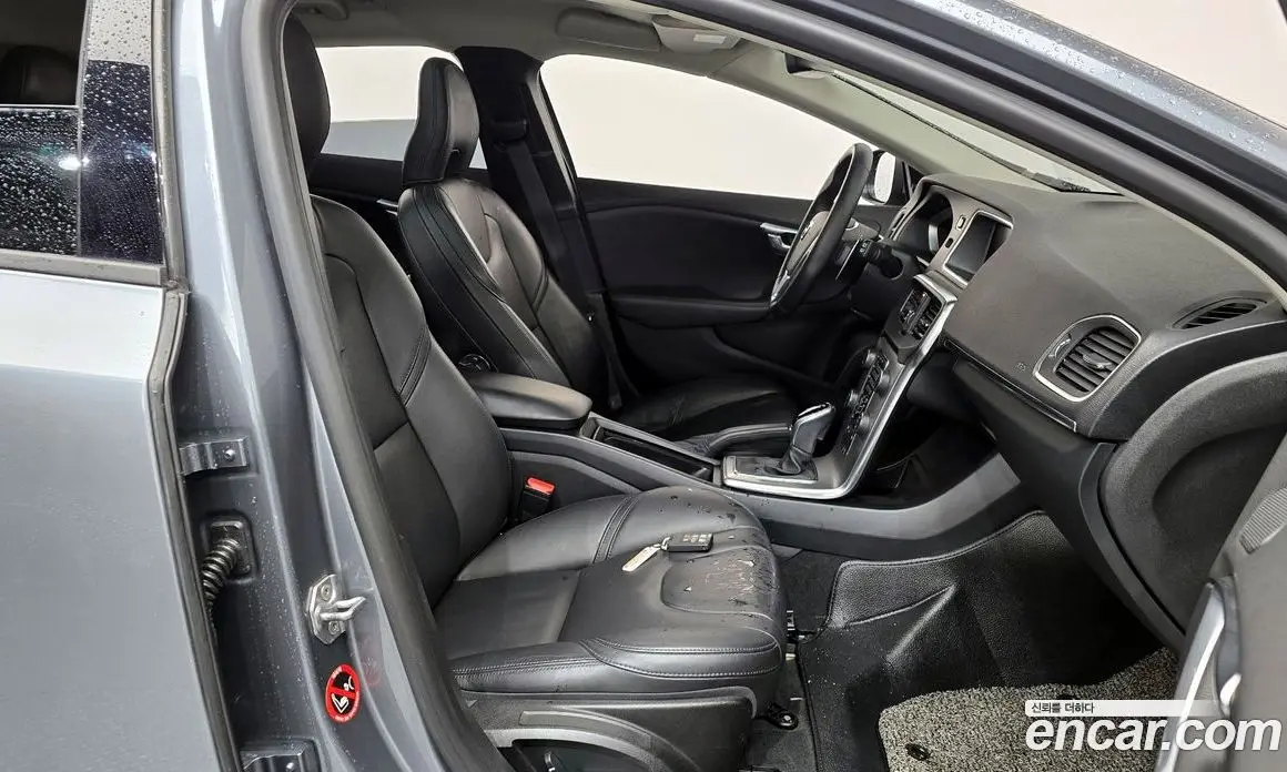 Volvo V40 2018 2.0 автомат (гидро), фото 16 Volvo V40 2018 2.0 автомат (гидро), фото 16