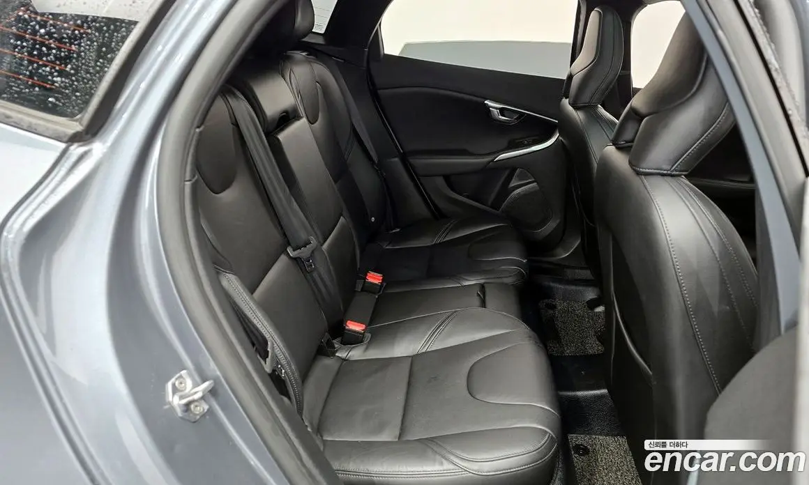Volvo V40 2018 2.0 автомат (гидро), фото 17 Volvo V40 2018 2.0 автомат (гидро), фото 17