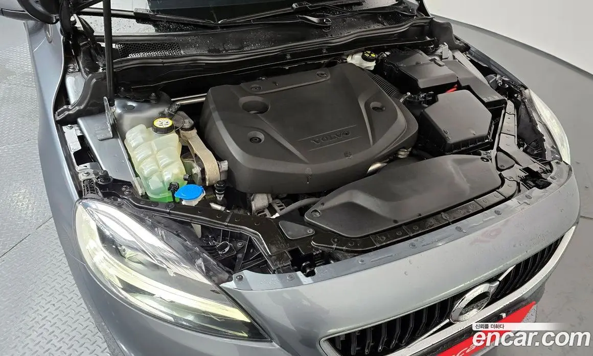 Volvo V40 2018 2.0 автомат (гидро), фото 6 Volvo V40 2018 2.0 автомат (гидро), фото 6