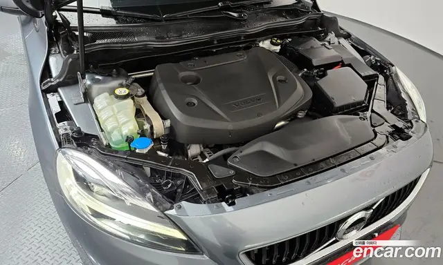Volvo V40 2018 2.0 автомат (гидро), миниатюра 6 Volvo V40 2018 2.0 автомат (гидро), миниатюра 6