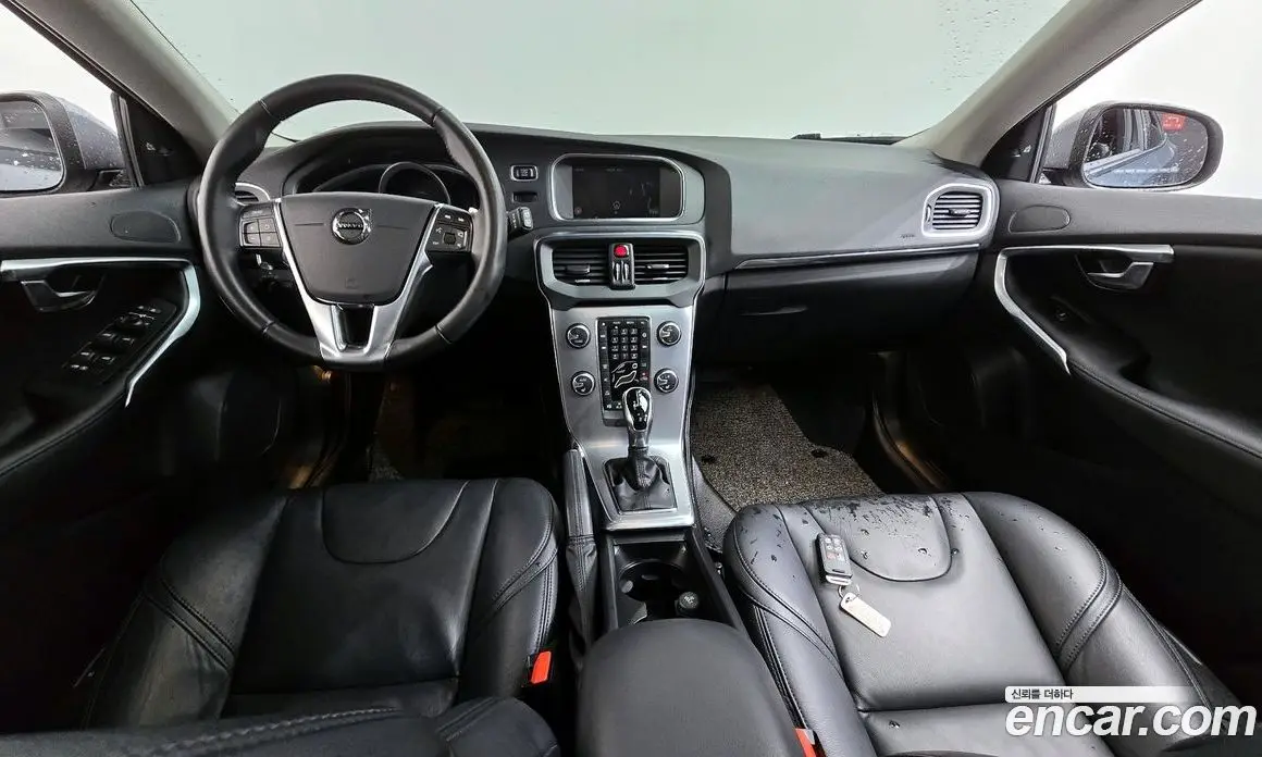 Volvo V40 2018 2.0 автомат (гидро), фото 10 Volvo V40 2018 2.0 автомат (гидро), фото 10