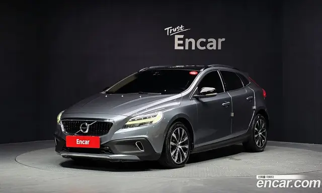 Volvo V40, 2019, 90 665 км