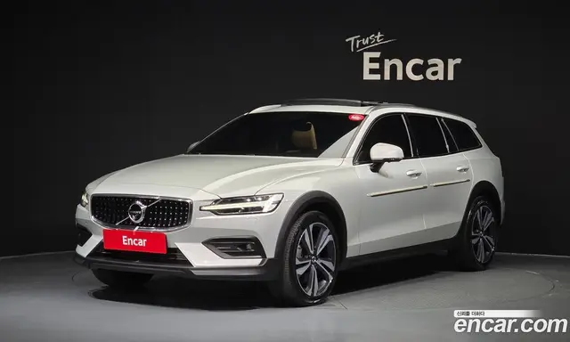 Volvo V60, 2019, 84 104 км