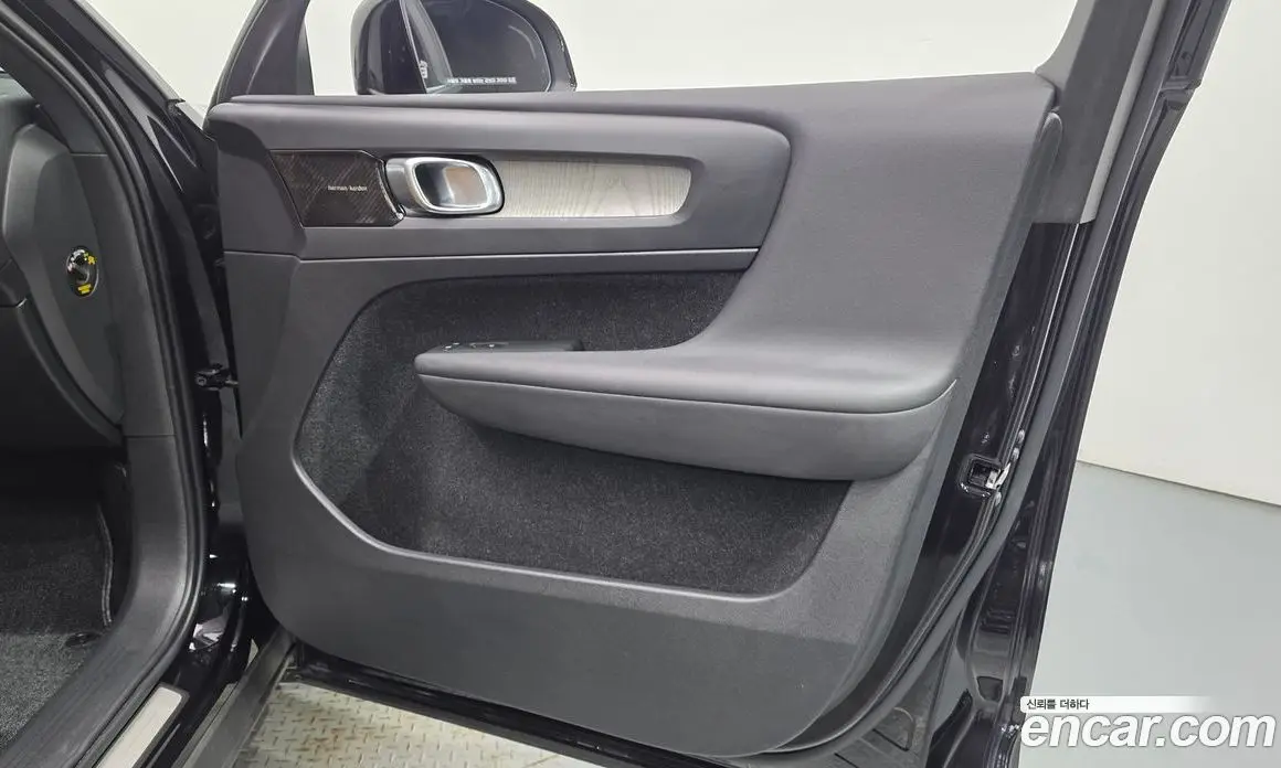 Volvo XC40 2020 2.0 автомат (гидро), фото 14 Volvo XC40 2020 2.0 автомат (гидро), фото 14
