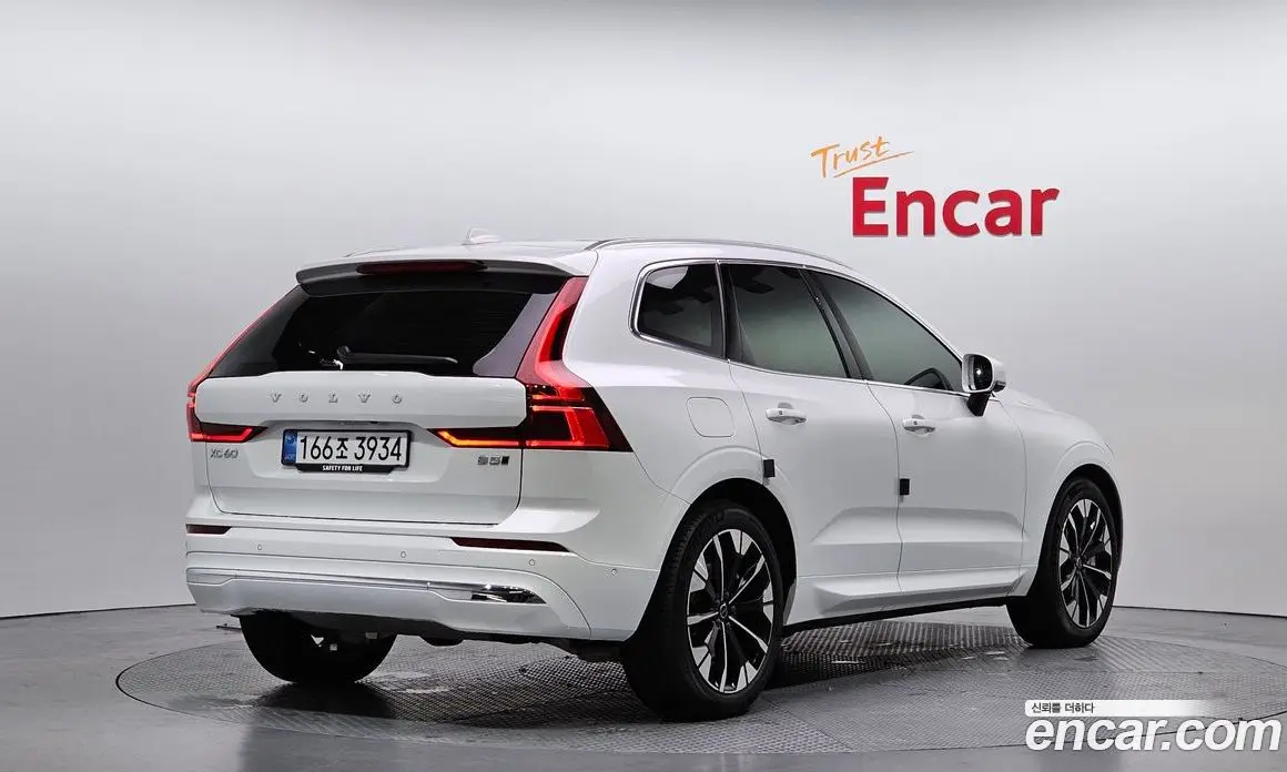 Volvo XC60 2025 2.0 автомат (гидро), фото 2 Volvo XC60 2025 2.0 автомат (гидро), фото 2