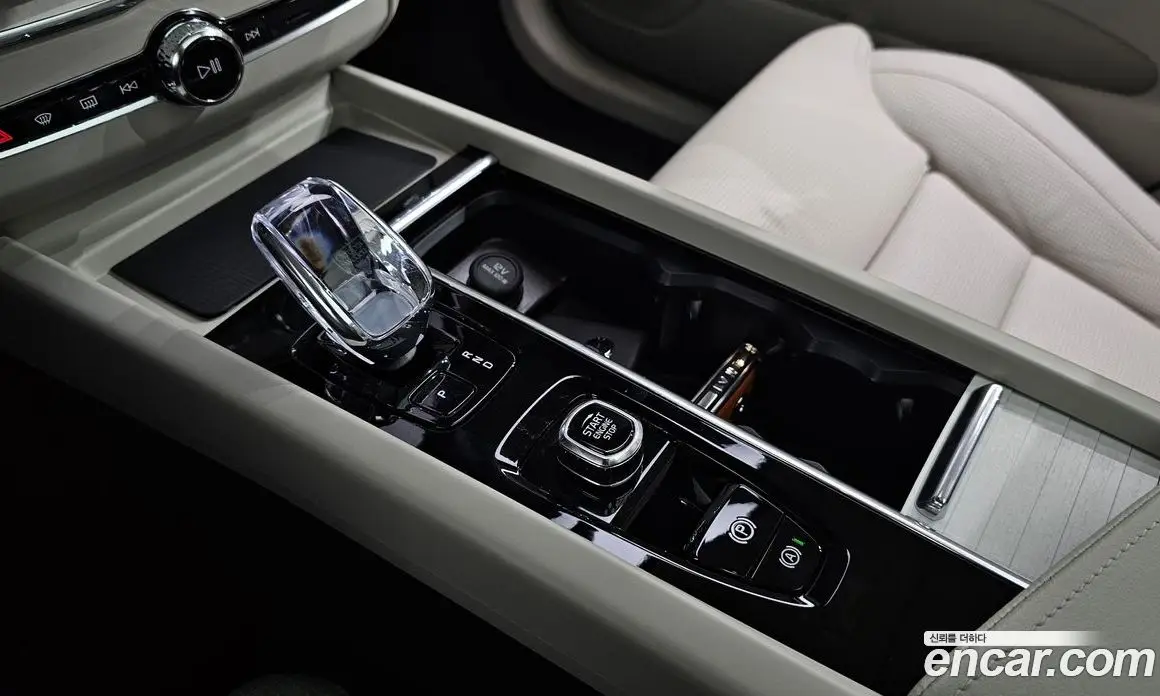 Volvo XC60 2025 2.0 автомат (гидро), фото 12 Volvo XC60 2025 2.0 автомат (гидро), фото 12