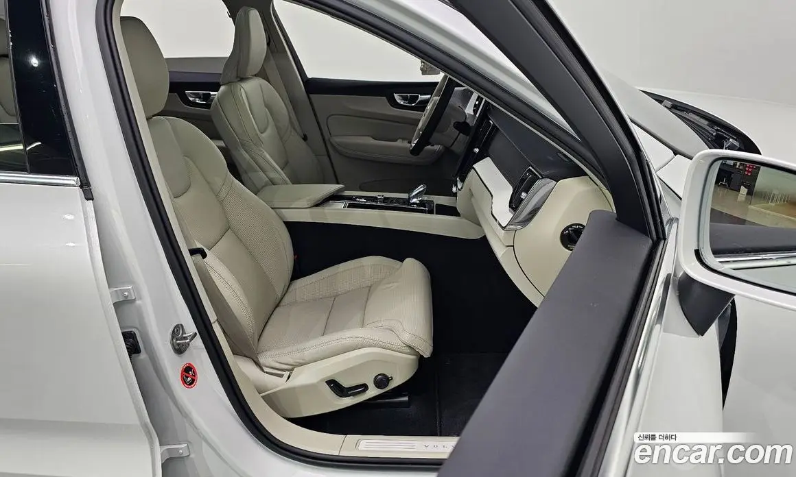 Volvo XC60 2025 2.0 автомат (гидро), фото 13 Volvo XC60 2025 2.0 автомат (гидро), фото 13
