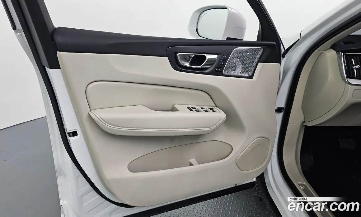 Volvo XC60 2025 2.0 автомат (гидро), фото 14 Volvo XC60 2025 2.0 автомат (гидро), фото 14