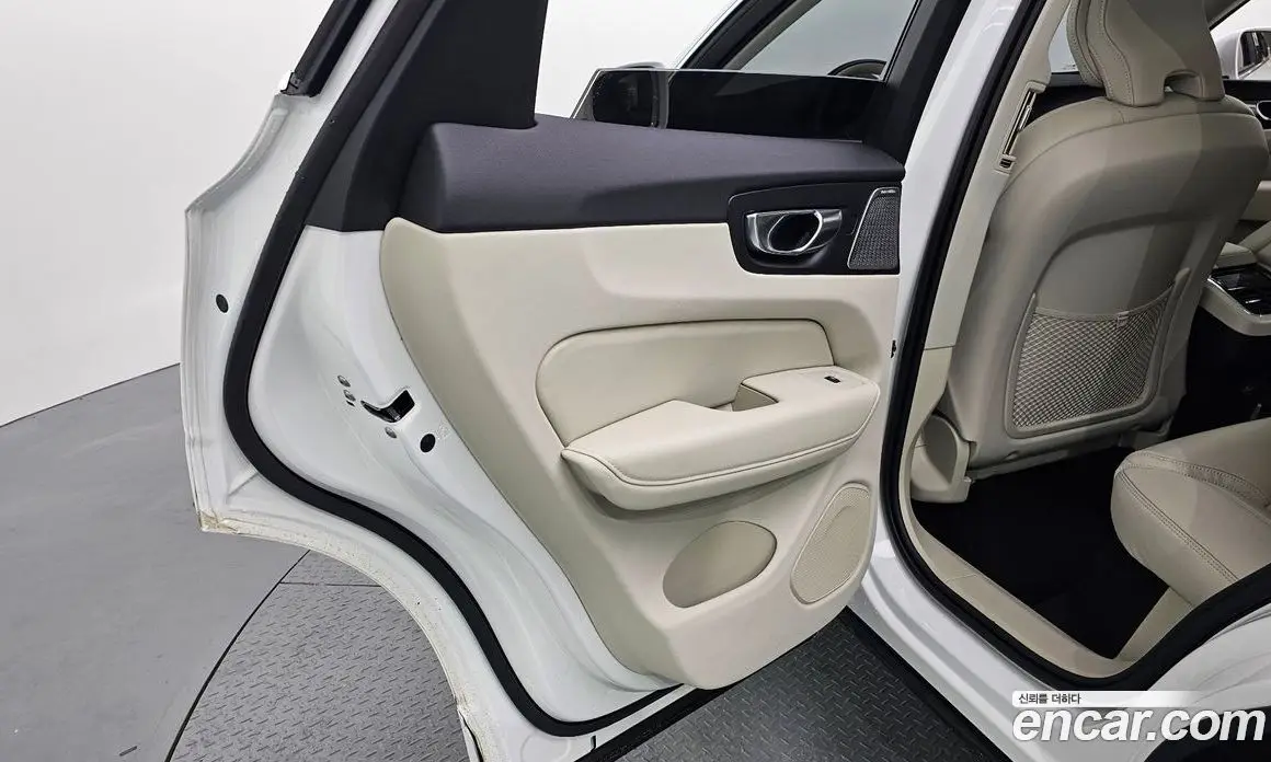Volvo XC60 2025 2.0 автомат (гидро), фото 15 Volvo XC60 2025 2.0 автомат (гидро), фото 15