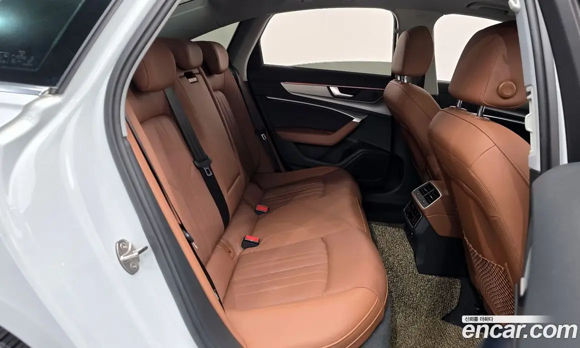Audi A6 2020 2.0 автомат (гидро), фото 17