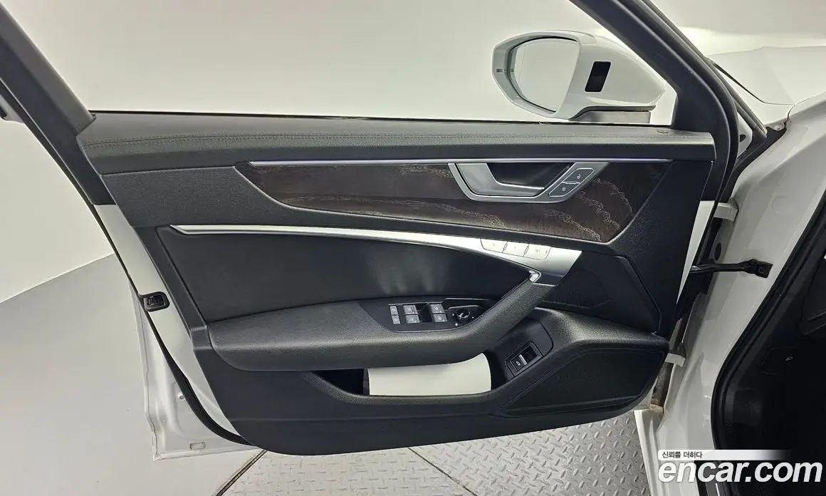 Audi A6 2023 2.0 автомат (гидро), фото 14
