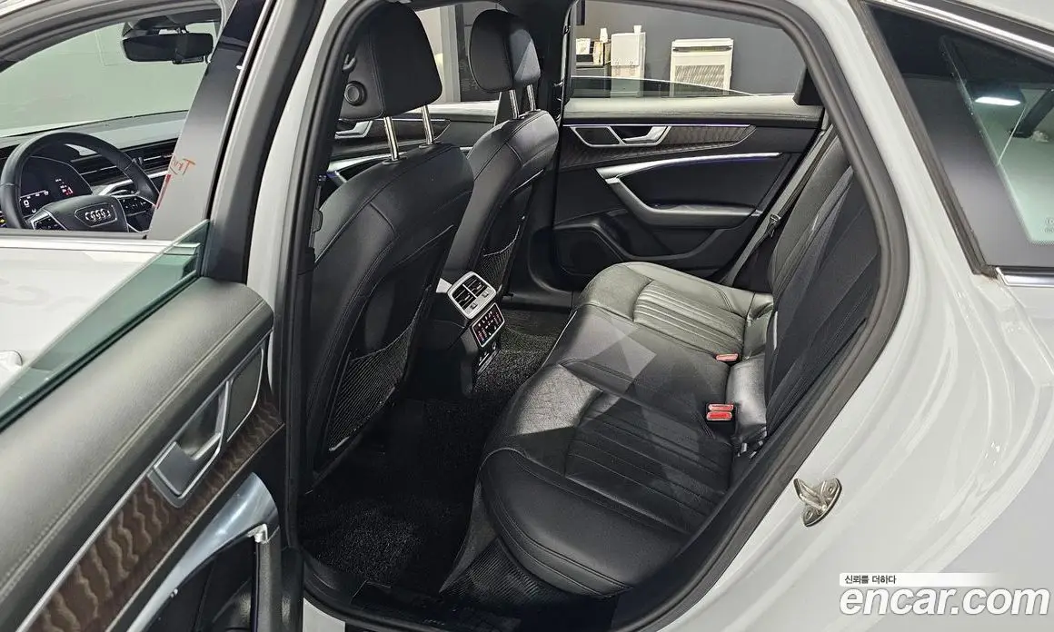 Audi A6 2023 2.0 автомат (гидро), фото 16