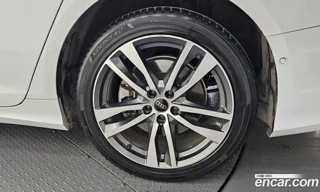 Audi A6 2023 2.0 автомат (гидро), миниатюра 7