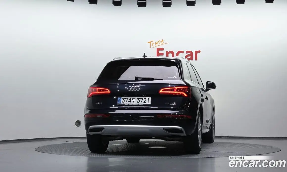Audi Q5 2020 2.0 автомат (гидро), фото 4