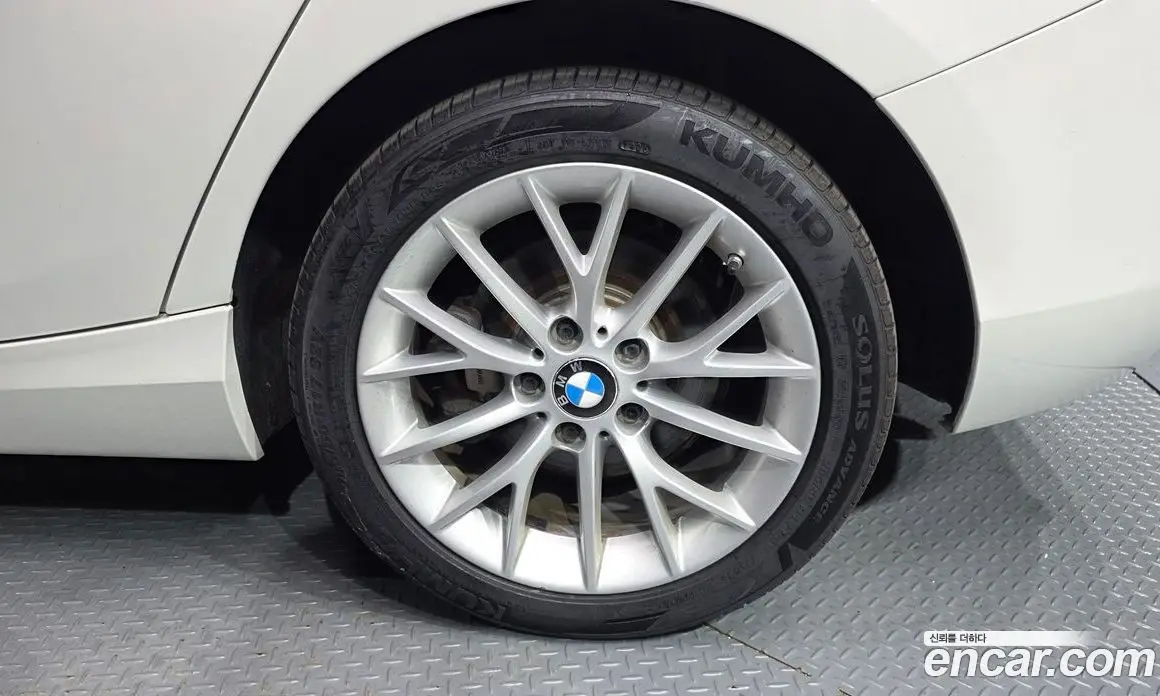BMW 1 серия 2016 2.0 автомат (гидро), фото 6