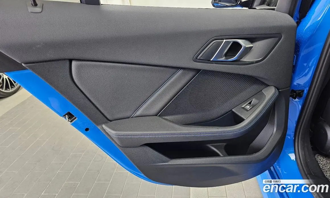 BMW 1 серия 2023 2.0 автомат (гидро), фото 15