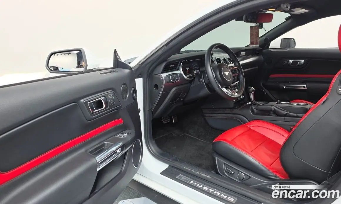 Ford Mustang 2018 2.3 автомат (гидро), фото 13