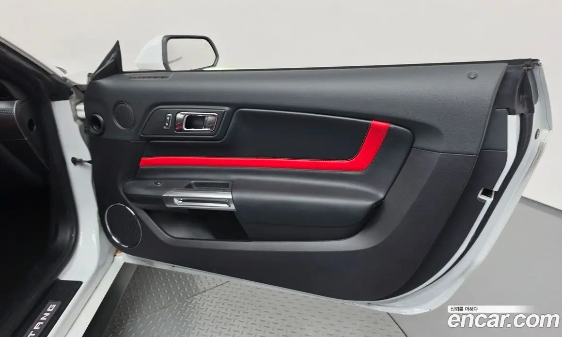 Ford Mustang 2018 2.3 автомат (гидро), фото 15