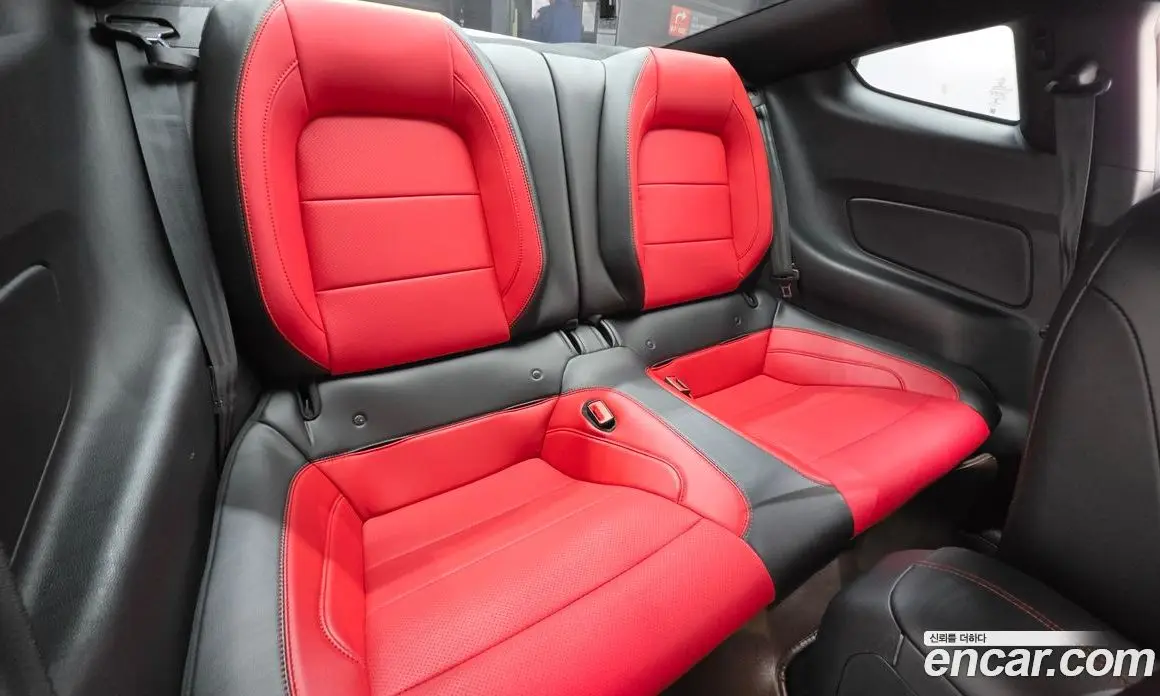 Ford Mustang 2018 2.3 автомат (гидро), фото 17