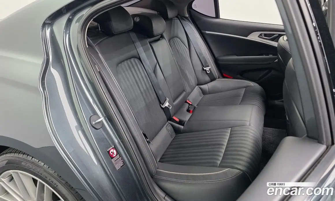 Genesis G70 2018 2.0 автомат (гидро), фото 16 Genesis G70 2018 2.0 автомат (гидро), фото 16