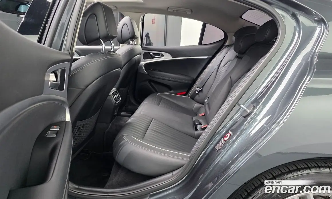 Genesis G70 2018 2.0 автомат (гидро), фото 17 Genesis G70 2018 2.0 автомат (гидро), фото 17