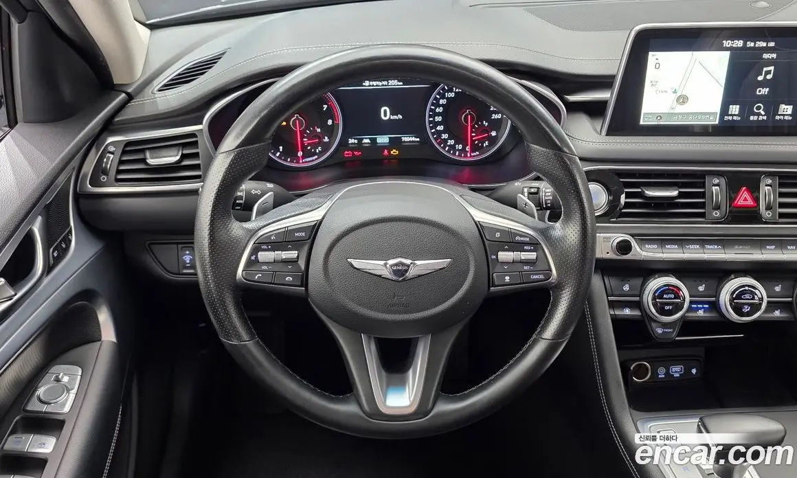 Genesis G70 2018 2.0 автомат (гидро), фото 18 Genesis G70 2018 2.0 автомат (гидро), фото 18